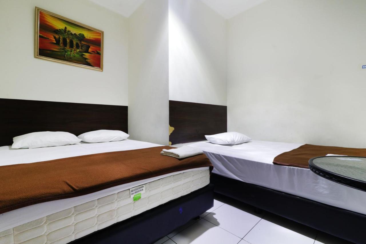 Hotel Bantal Guling Pasar Baru Bandung Exterior foto