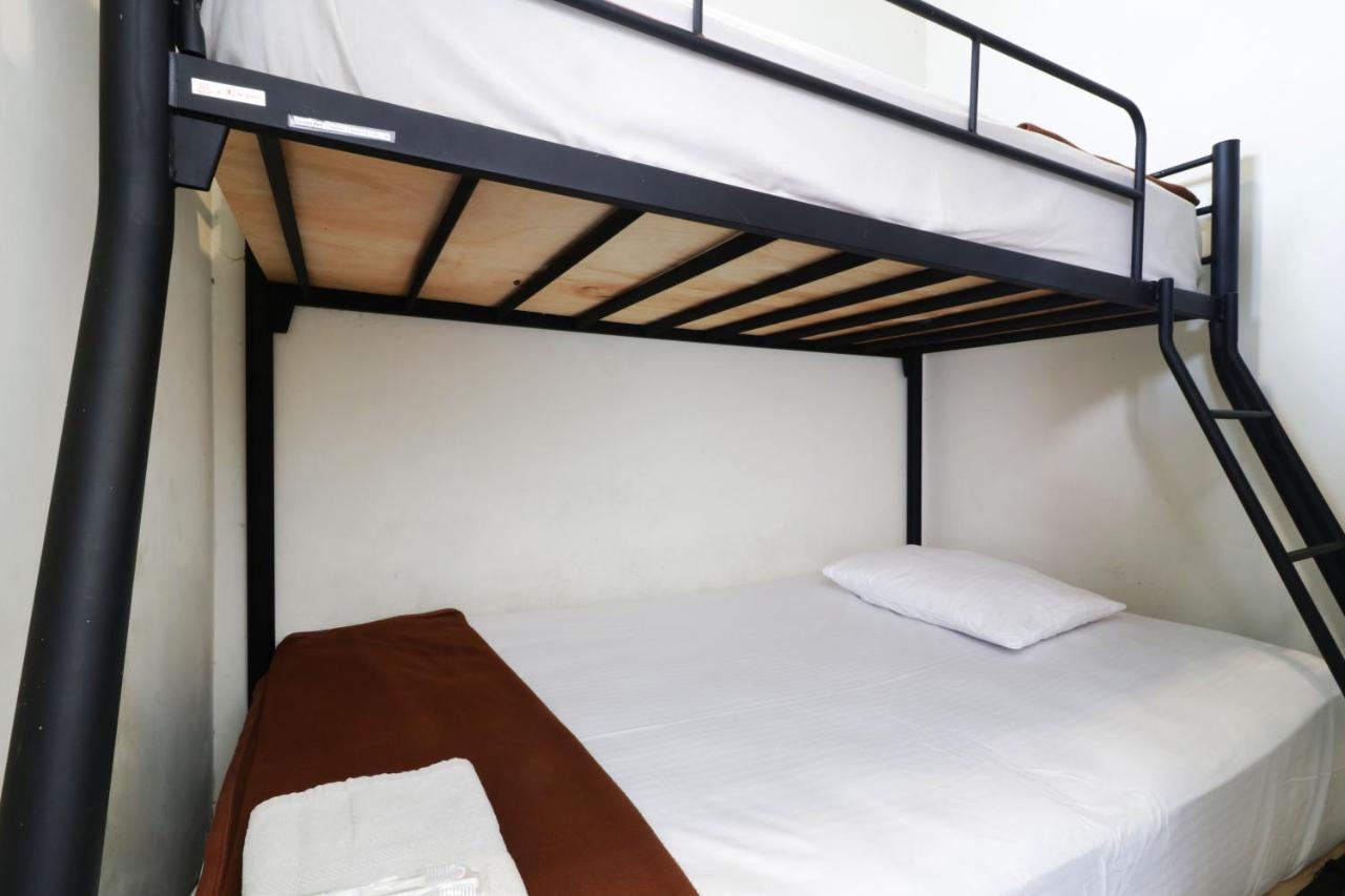 Hotel Bantal Guling Pasar Baru Bandung Exterior foto