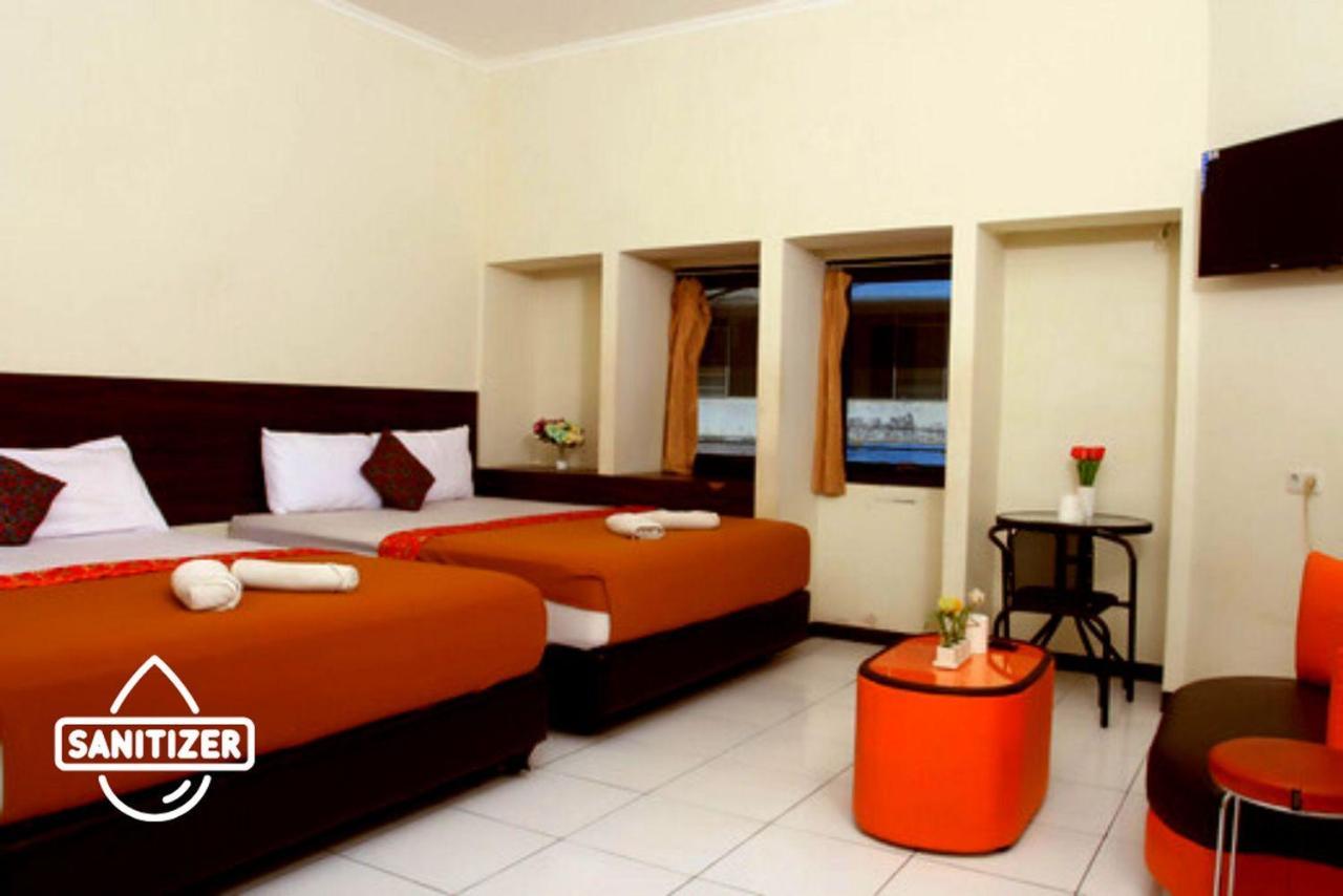 Hotel Bantal Guling Pasar Baru Bandung Exterior foto