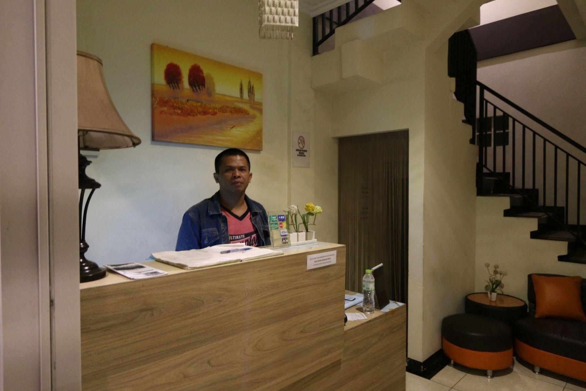Hotel Bantal Guling Pasar Baru Bandung Exterior foto