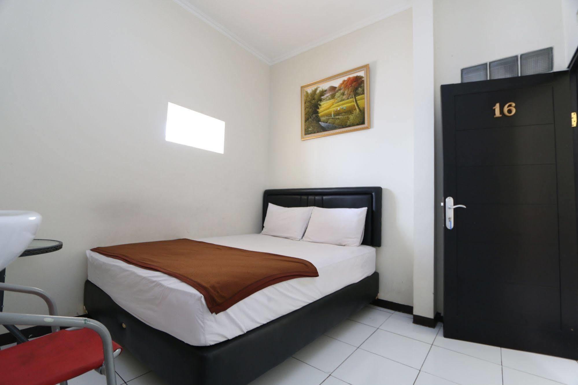 Hotel Bantal Guling Pasar Baru Bandung Exterior foto
