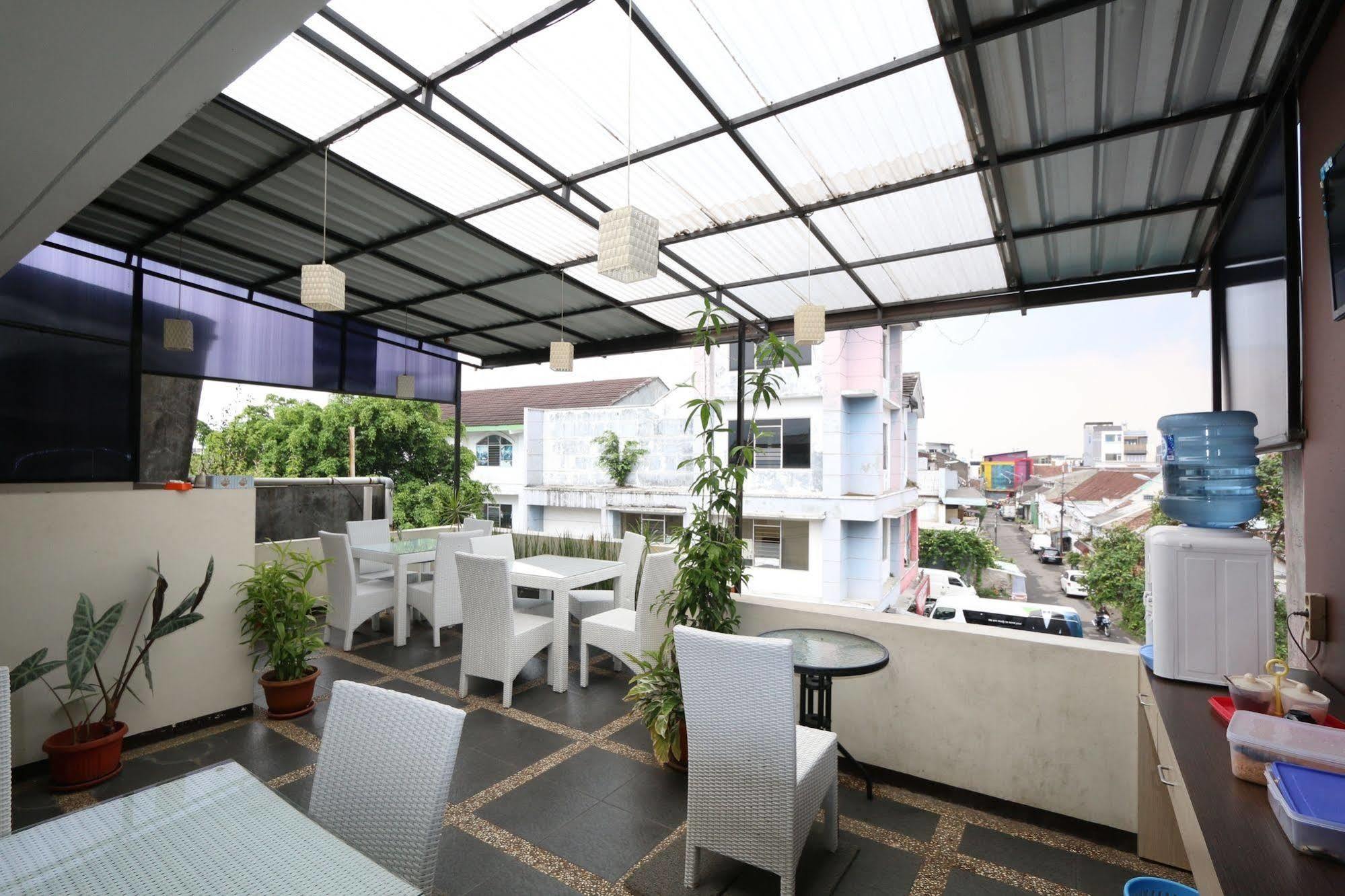Hotel Bantal Guling Pasar Baru Bandung Exterior foto